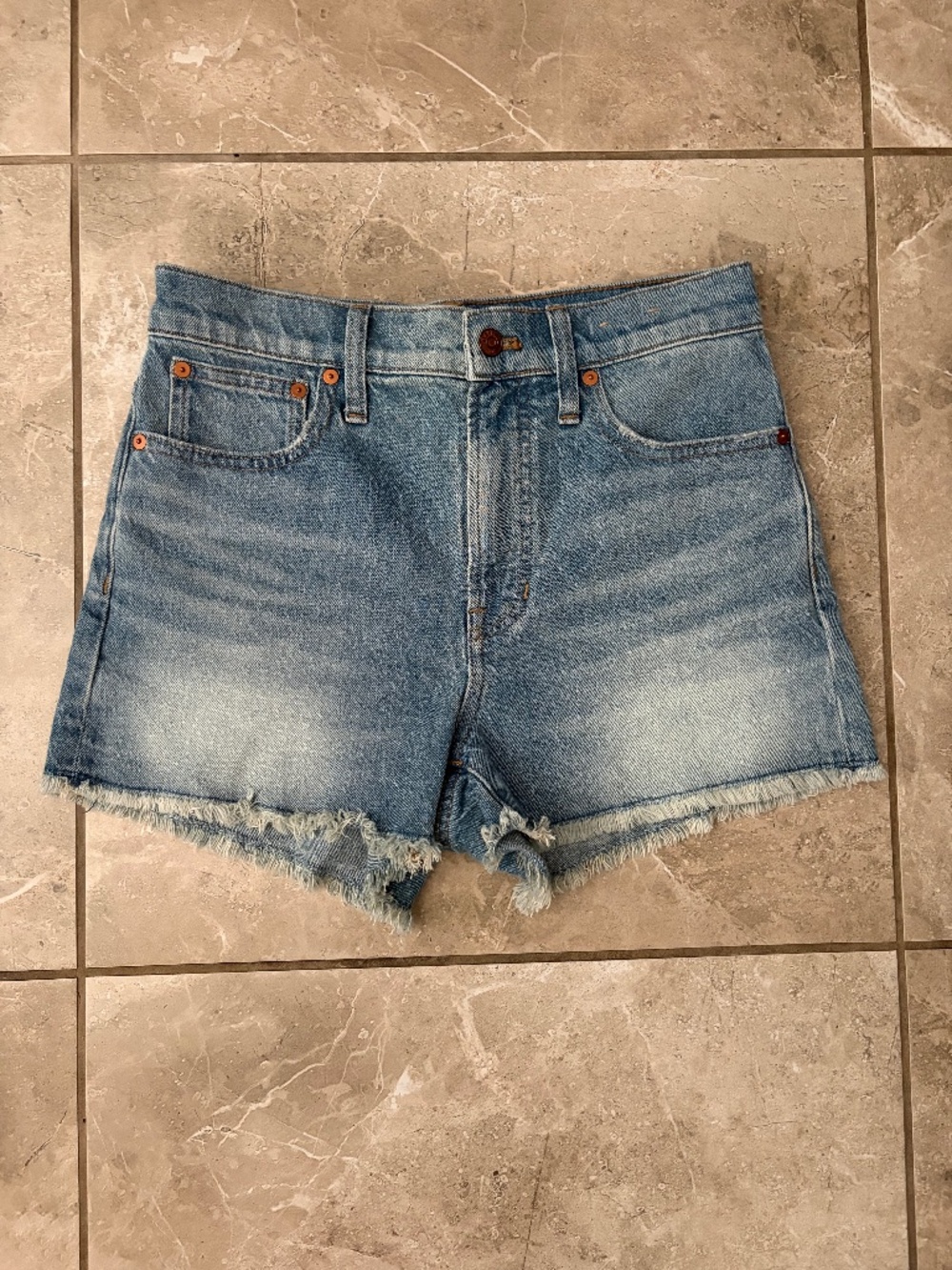 Madewell The Perfect Jean Short Fray Hem in Balsam Wash W 27